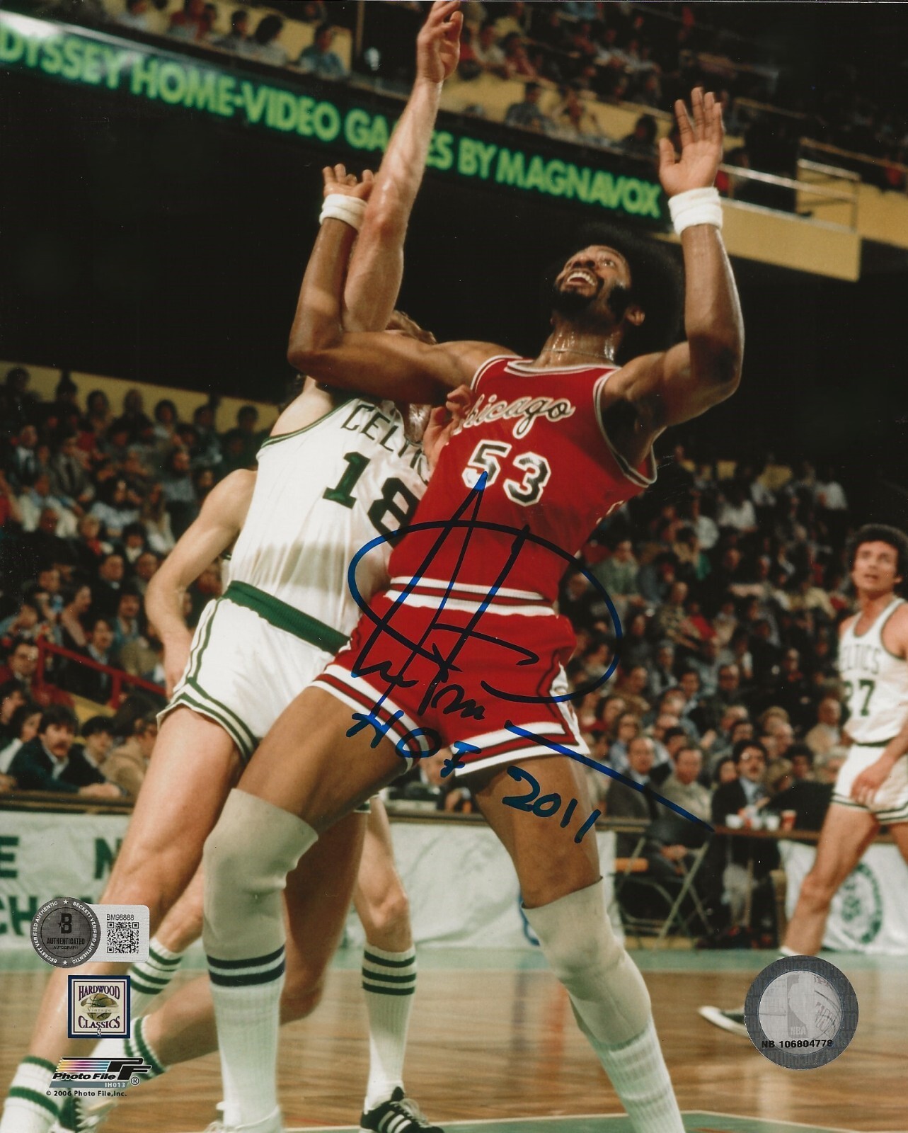 Artis Gilmore Autographed Signed Chicago Bulls 8x10 photo W/ HOF Insc. Beckett 