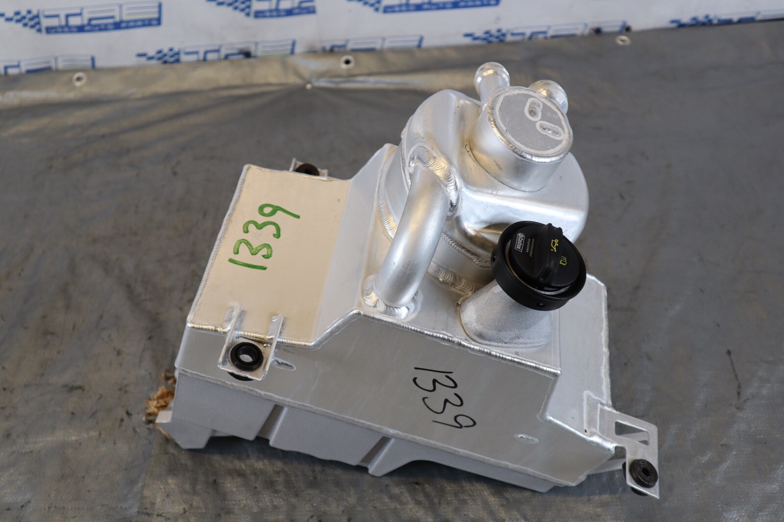 2014 AUDI R8 V8 QUATTRO AWD 4.2L OEM ENGINE OIL TANK RESERVOIR #1339