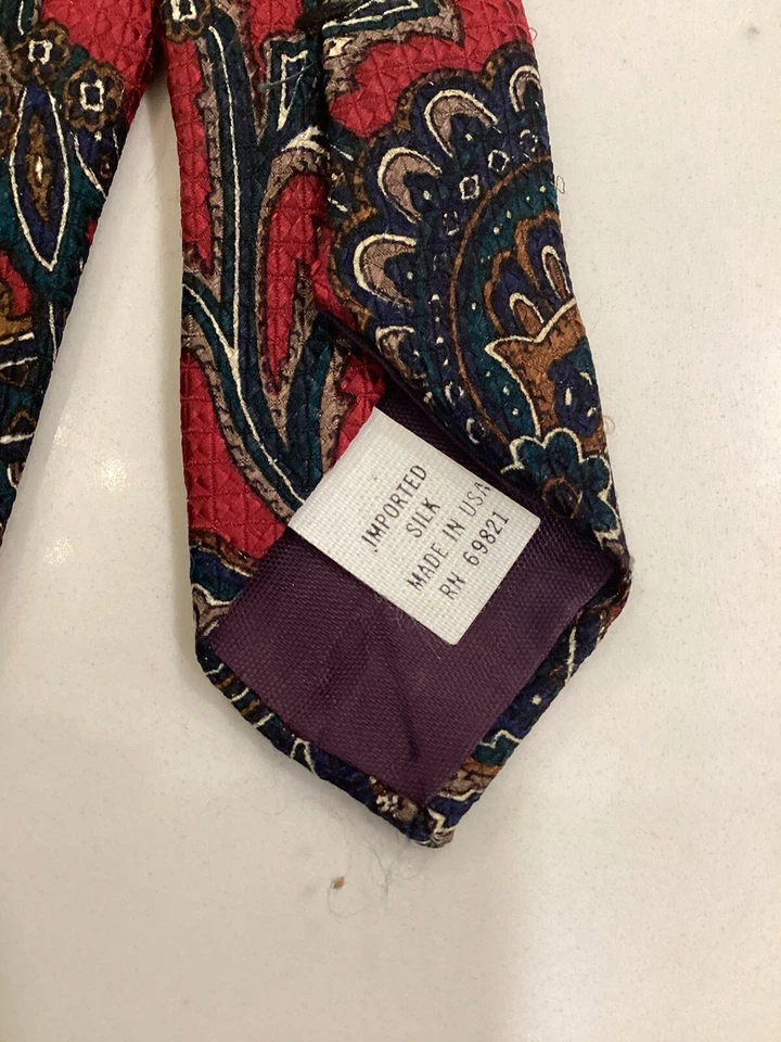 Corbata Meeting Street Para Hombre PAISLEY Roja 100% Seda Hecha a Mano Diseñador De Colección Hecha en EE. UU. Foto 3 de 4