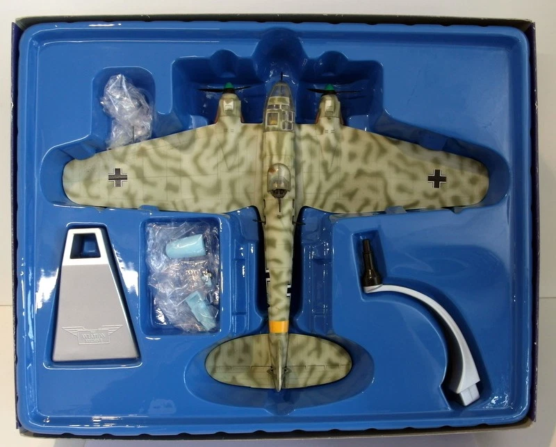 Corgi 1/72 Scale Diecast AA33702 Heinkel HE111 H-6 Gefechtsverband Finland 1944 - Image 2 of 3