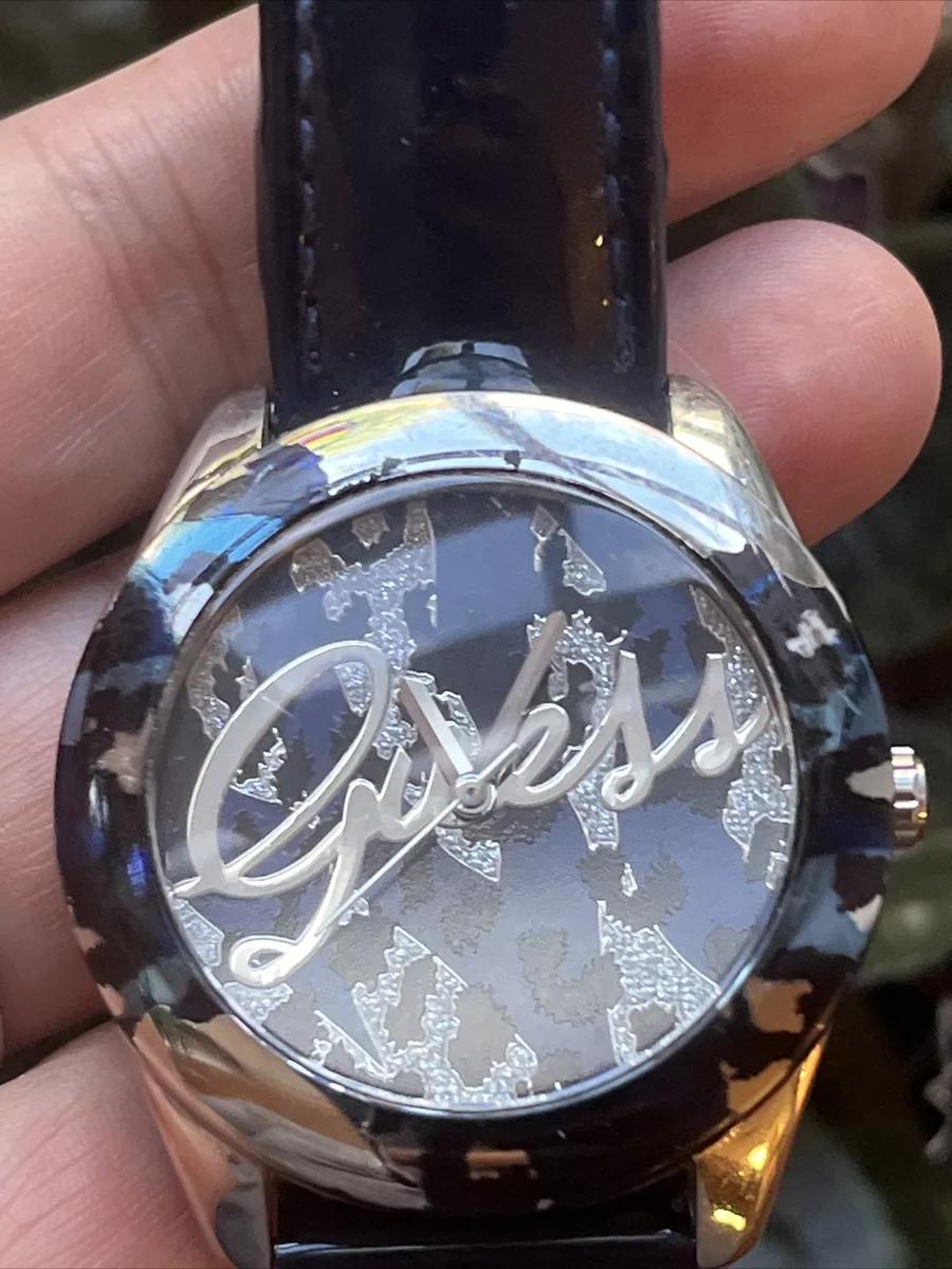 Guess large size ladies watch UO455l1. Stainless case running new