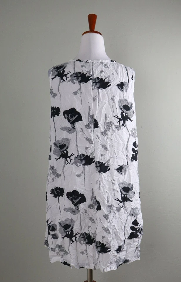 Cómoda camiseta sin mangas túnica informal floral negra blanca arrugada talla pequeña EE. UU. $119 Foto 4 de 4