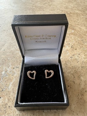 Echt 925 Sterlingsilber süße kleine kleine ausgeschnittene Herz Ohrstecker Geschenk UK