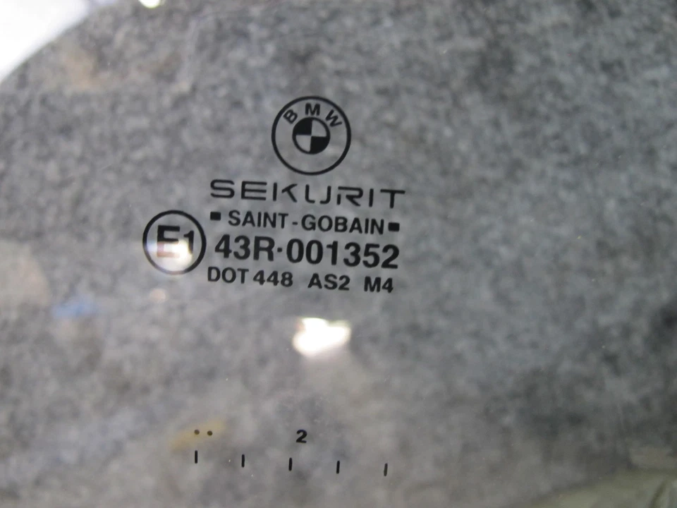 2001-2006 BMW E46 КАБРИОЛЕТ ЗАДНИЙ ЛЕВЫЙ СО СТОРОНЫ ВОДИТЕЛЯ ЧЕТВЕРТЬ СТЕКЛА - Изображение 3 из 4