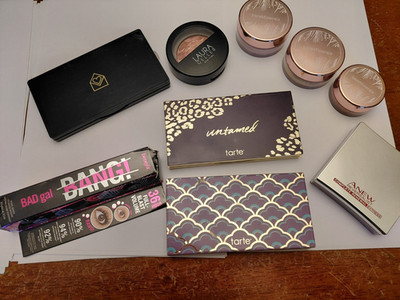 Konvolut 9 Beauty Produkte inkl Laura Geller, Tarte, Bare Minerals, Benefit