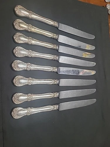 8 VINTAGE TOWLE STERLING SILVER DINNER KNIVES. OLD MASTER PATTERN