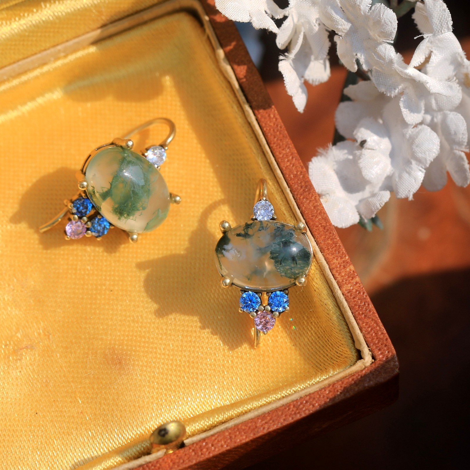 Boucles d'oreilles Dorées Haut de Gamme en Agate Mousse et CZ Bleu