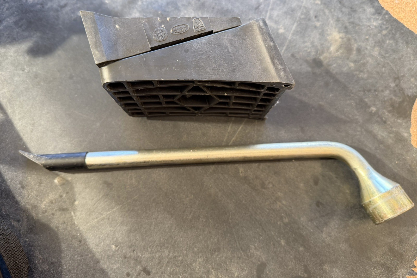 1999/04 LAND ROVER DISCOVERY Tire Change Kit Parts image 3