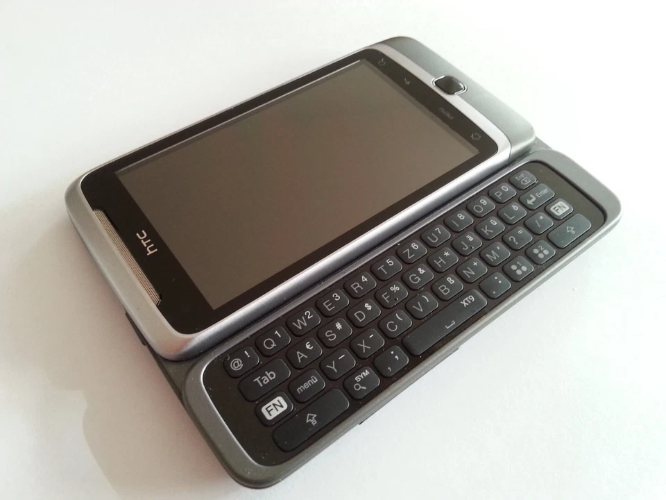 HTC DESIRE Z GRAU TOP+OVP+VIELE EXTRAS+RECHNUNG+DHL VERSAND - Bild 2 von 4