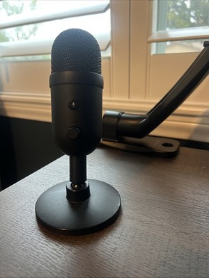 Razer Seiren V2 X USB Condenser Microphone for Streaming Gaming on PC