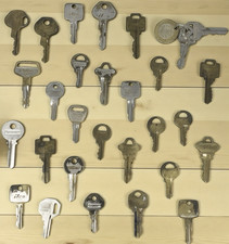 Lot of 29 Vintage Key Lot Rustic Random Old Keys for Crafts, Steampunk, Decor