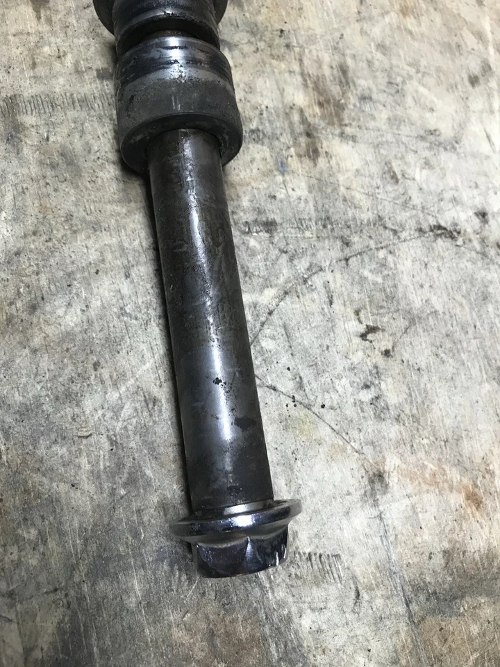 1979 年本田 CB750F Super Sport 后轴和间隔器 — 第 3/4 张图片