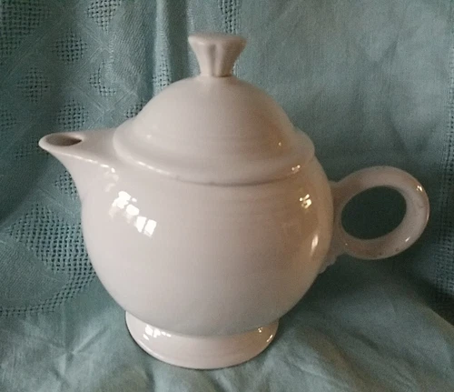 Retired  White Fiesta Fiestaware Teapot Ring Handle Finial Top 5  Cup