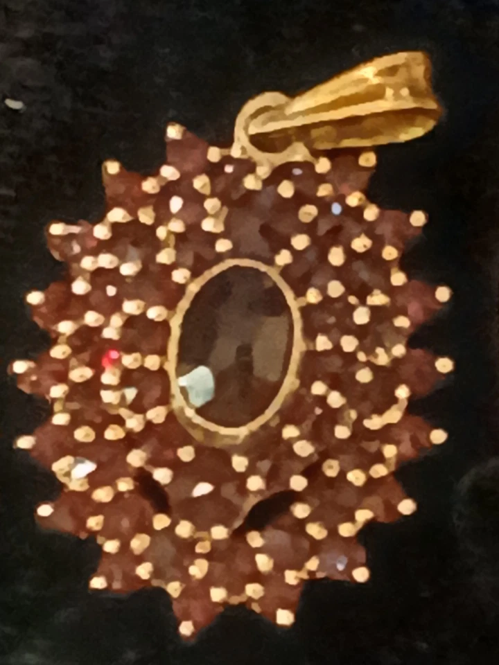 `Vintage Pendant-22k Gold 34+ Rubies wt 4.0g ROUND SHAPED ~22mm X ~22mm #0232CH - Image 2 of 4