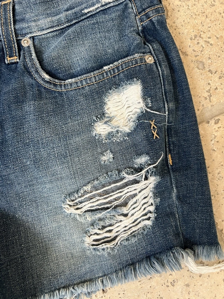 Pantalones cortos de mezclilla para mujer Genetic Los Angeles talla Stevie 27 Foto 3 de 4