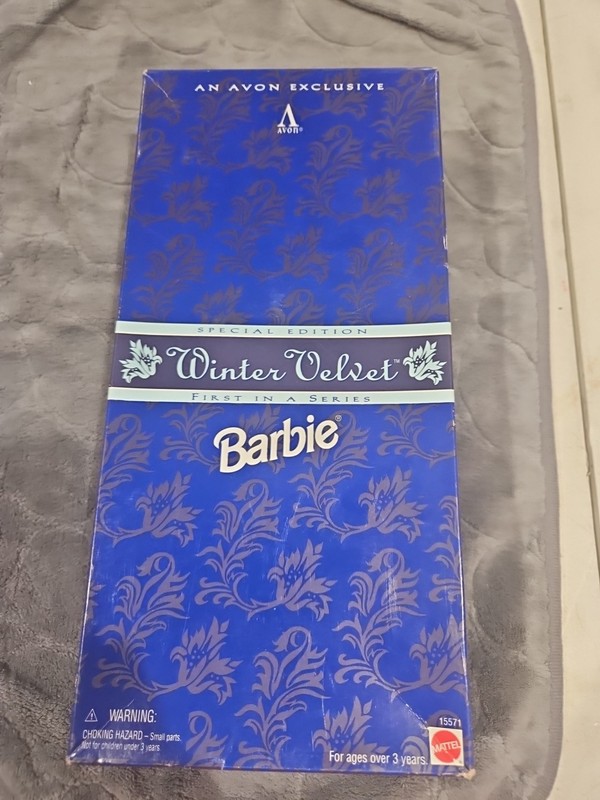 Avon Winter Velvet Barbie Doll 1995 Mattel 15571 -box damage