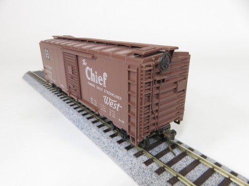Athearn Blue Box HO Scale 40' Boxcar ATSF Santa Fe Railroad #145562 Kadee's - Picture 4 of 5