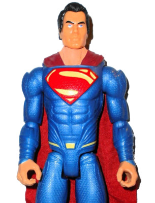 Mattel DC Justice League – Superman Actionfigur 15 Cm – 14 Gelenke, Mit Projektilwerfer & Powerband – Für Kinder Ab 4 Jahren