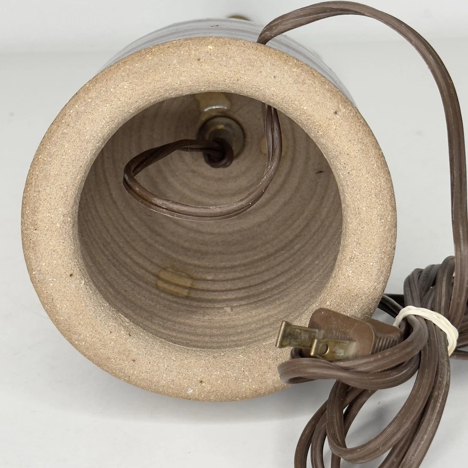 Lámpara de mesa de cerámica de estudio de colección esmalte marrón tallado con motivo de bambú probada Foto 4 de 4