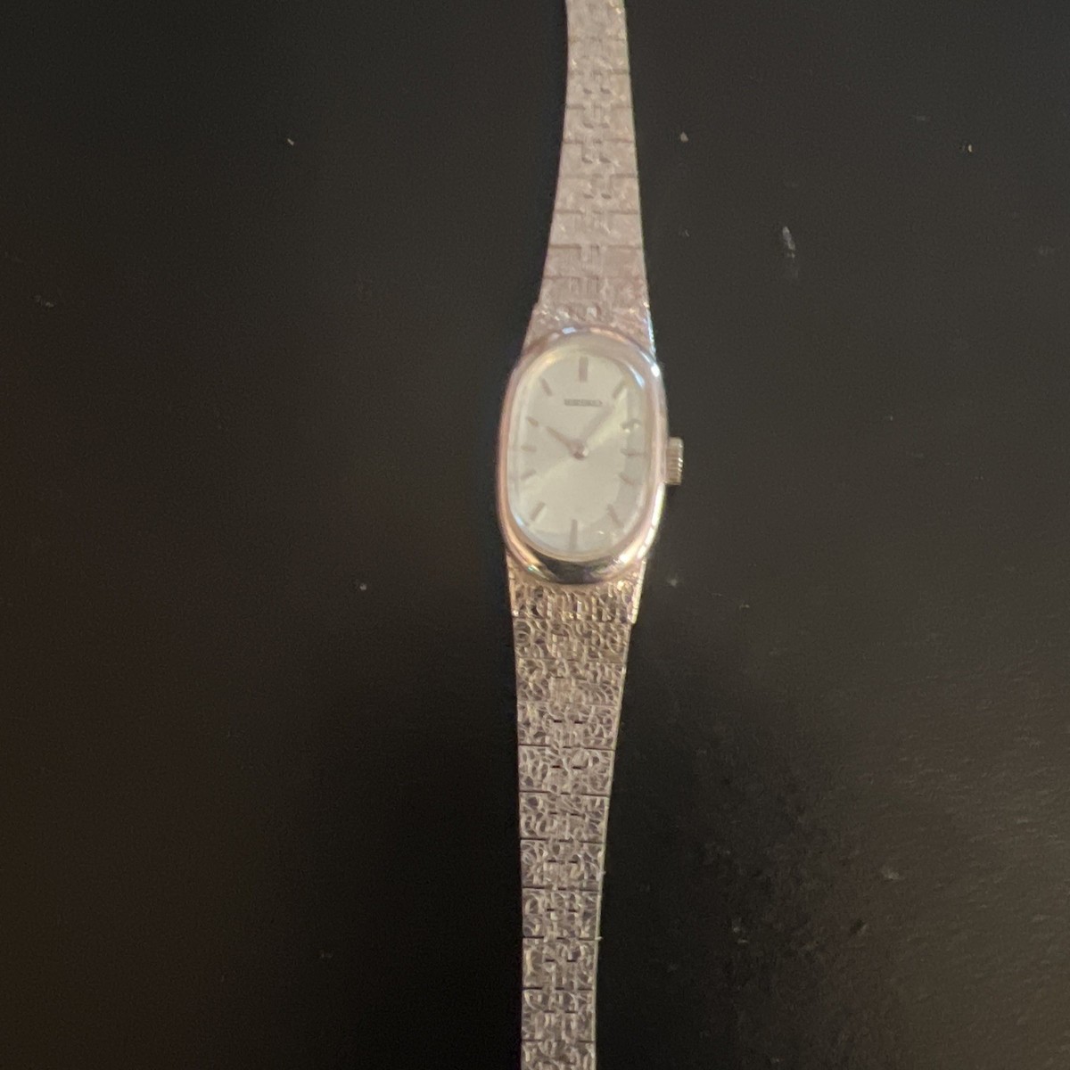 VINTAGE SEIKO 11-8300 OVAL ELLIPSE MECHANICAL HANDWIND Silver