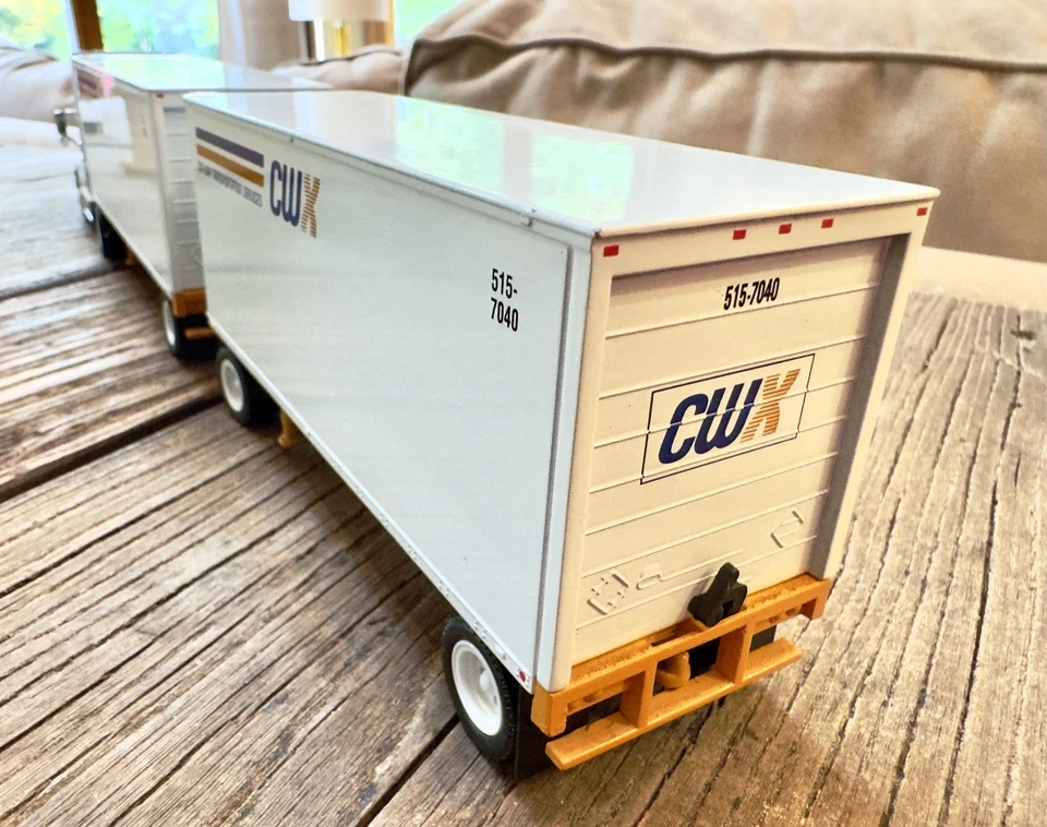 Semi fundido a presión Tonkin Con-way Western Express CWX 1/53 con remolque tándem Foto 4 de 4