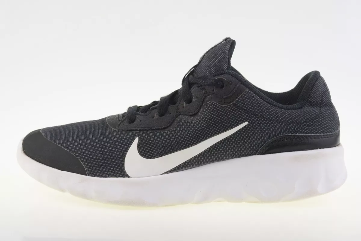 Explore hotsell strada nike