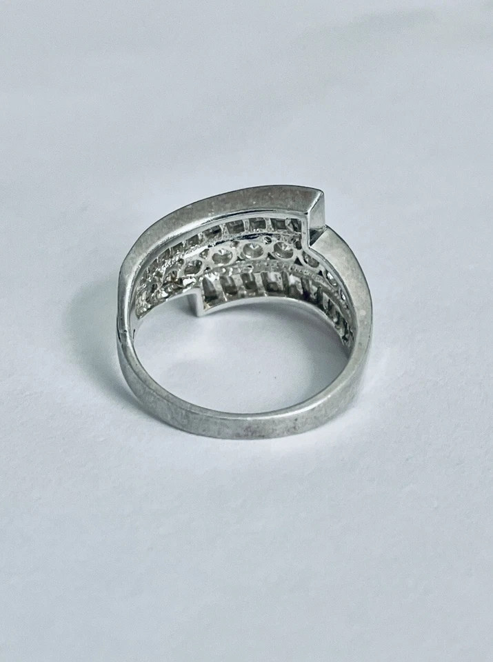 Stunning 1.1 ctw DQ CZ  Ladies Ring in 925 Sterling Silver Size 7 - Image 3 of 4