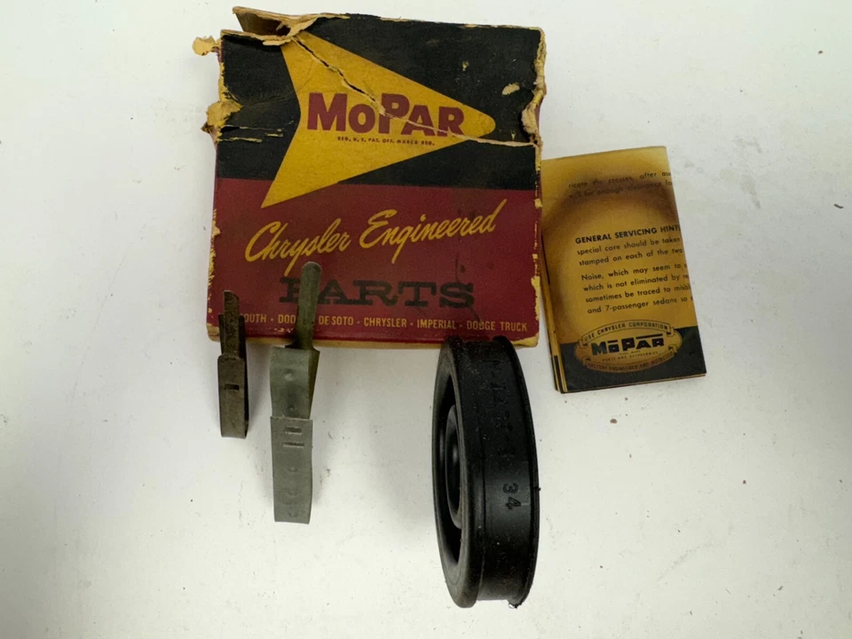 Cubierta y abrazadera delantera DeSoto Chrysler Plymouth Fury 1955-1956 junta en U 1643289 Nuevo de Lote Antiguo Foto 3 de 3