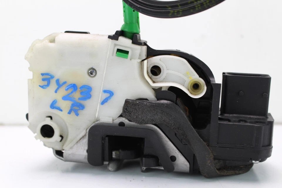 Actuador de bloqueo de pestillo de puerta lateral izquierda trasera Chevrolet Sonic 2012-2018 OEM, 13579549 Foto 2 de 4