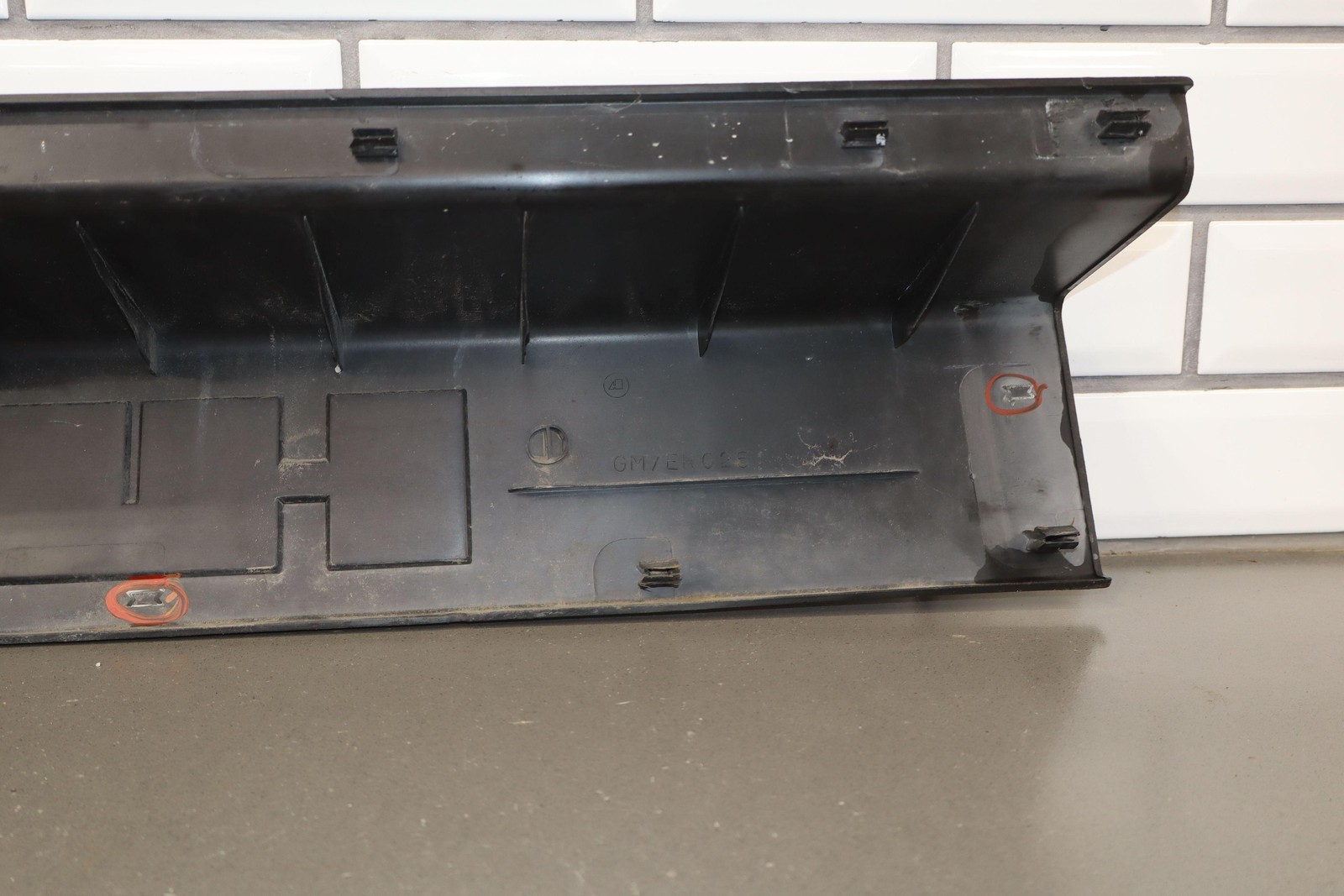 06-09 Hummer H2 SUV Rear Center Bumper Cover Section *Missing Tabs*