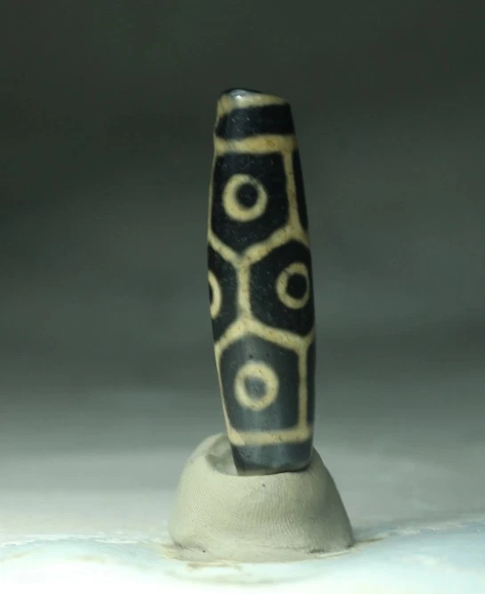 Pre-1800s Indo/Tibetan Old Agate 9 Eye Tortoise Shell Dzi Bead 13*53mm - Image 2 of 4