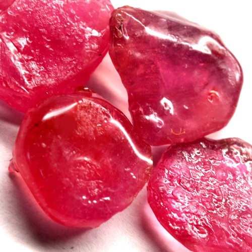 31.49Ct. Natural Gemstone Ruby Rough Pinkish Red Color Mine Mozambique Sparkling - Picture 3 of 7