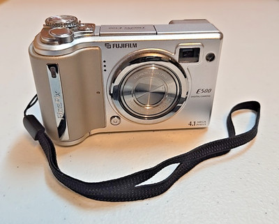 Fuji Film E500 Digital Camera 4.1 Mega Pixels w/ Case