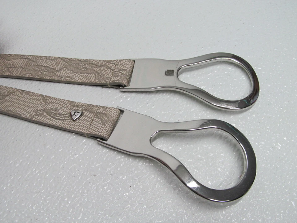 Cinturón de cintura Betsey Johnson blanco/gris con textura de imitación de cuero para mujer talla 0/S Foto 4 de 4