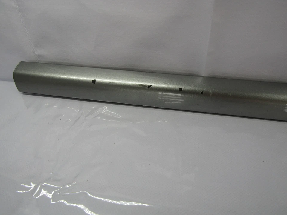 Subaru Impreza Outback 2008-2011 puerta delantera derecha moldura moldura moldura plateada Foto 4 de 4