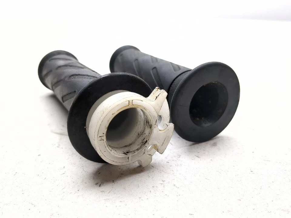 Juego de empuñaduras y tubos de acelerador 99-10 Suzuki GZ250 Foto 2 de 4