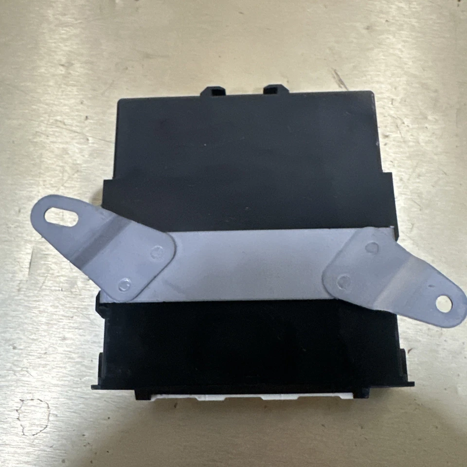 Módulo de control de entrada sin llave Toyota RAV4 2013-2020 FABRICANTE DE EQUIPOS ORIGINALES Foto 4 de 4