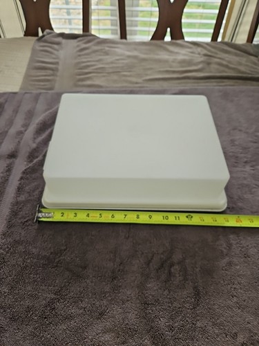 Tupperware Cake Carrier With A Handle