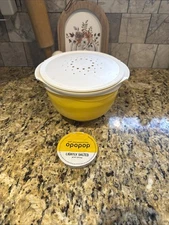 OPOPOP Popcorn Popper Silicone Collapsible Microwave Bowl BPA FREE New Yellow