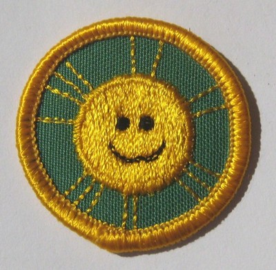Girl Scout Junior 1980-1991 OUTDOOR FUN BADGE Hiking Camping Smiling Sun Patch