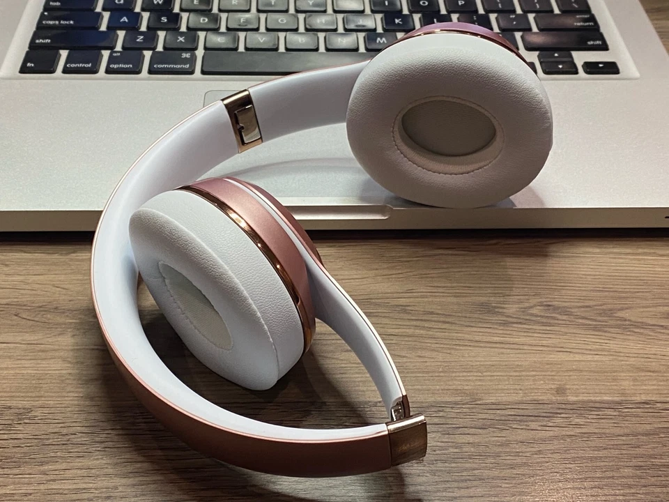Apple Beats by Dre Beats Solo 3 Wireless On-Ear Headphones Rose Gold Pink White - Image 4 of 4
