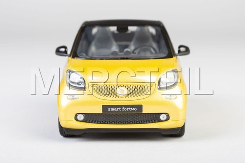 1:18 scale Genuine SMART Fortwo Cabrio A453 model from NOREV B66960289 - Picture 2 of 5
