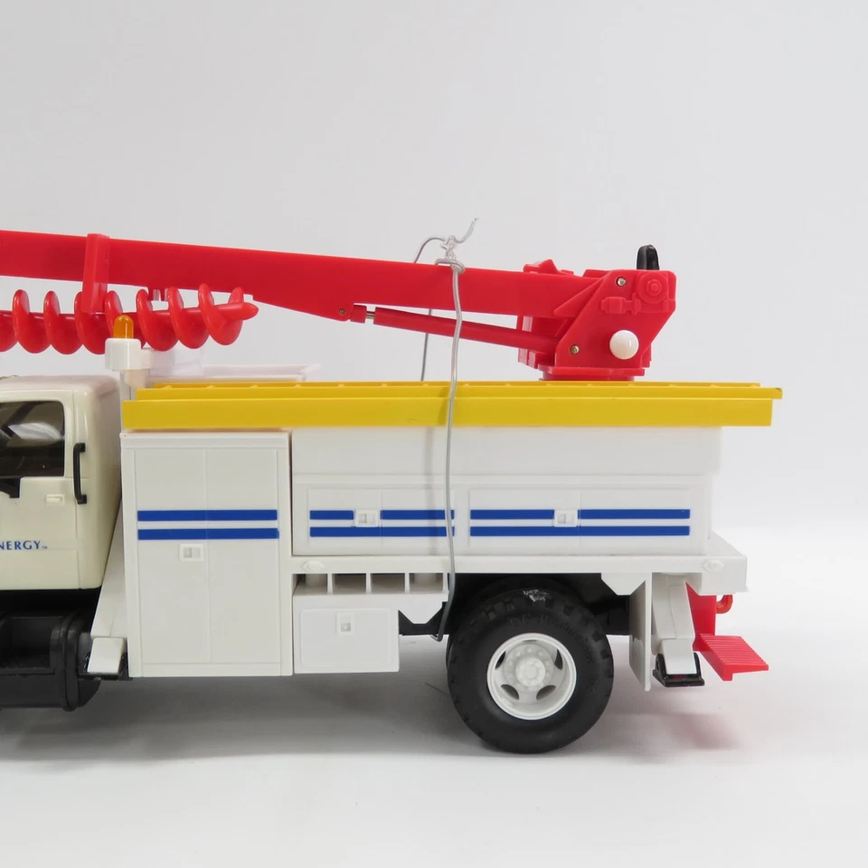 DG Productions- GMC Alliant Energy Utility Digger Truck banco de moedas brinquedo réplica - Imagem 3 de 4