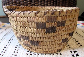 Pre 1940 Native American PIMA PAPAGO Handled Bowl Basket 5.5" by 3"