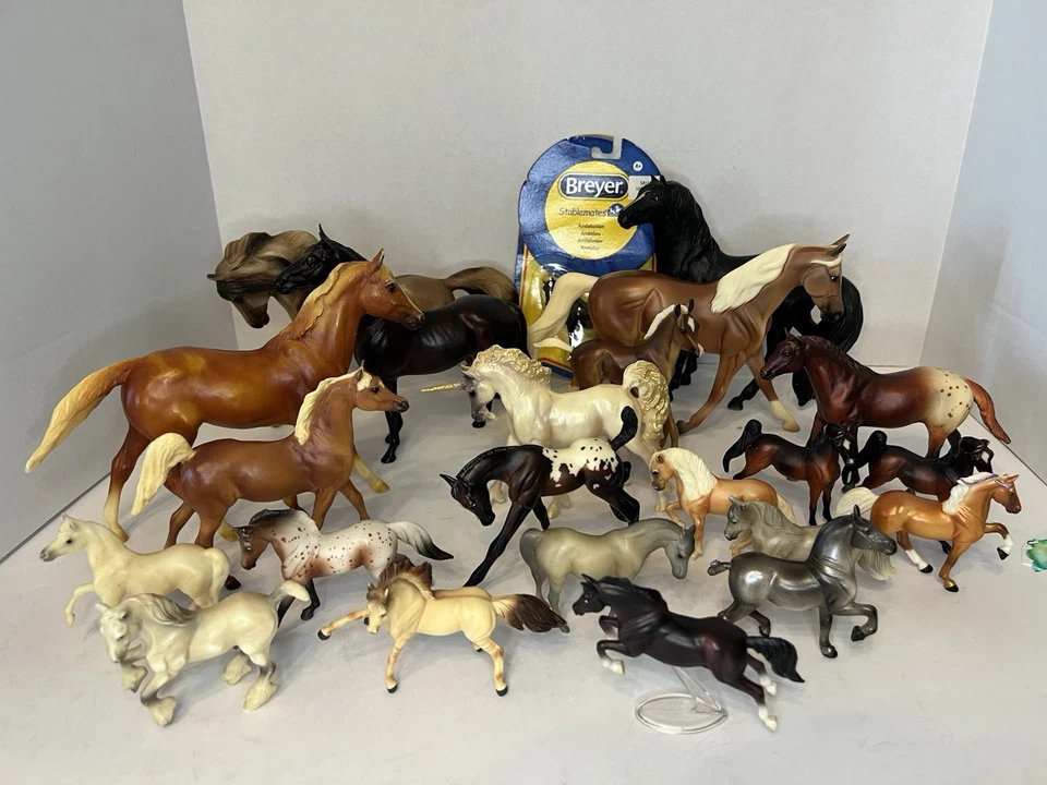 Lot Of 23 VTG And Non VTG Breyer Horses All Diff Sizes And Kinds  - Image 2 of 4