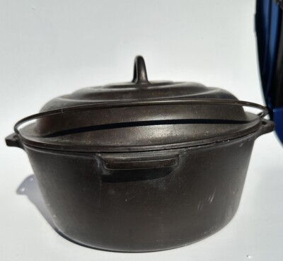 Antique Crescent Ozark #8 Cast Iron Dutch Oven Beehive Lid Pot Pan