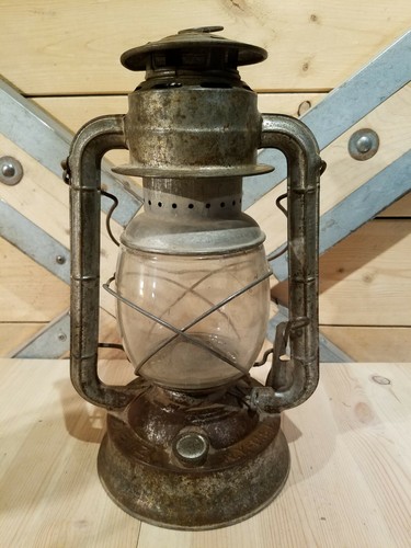 Dietz No. 2 D - Lite Lantern Kerosene Lamp Hanging 13" USA - Swanky Barn - Picture 2 of 12