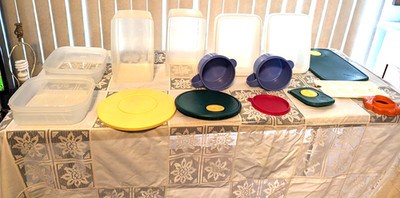 Lot of 17  Vintage Tupperware Items-See pictures to see what you are purchasing