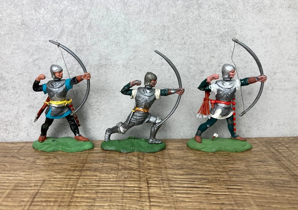 Vintage Britains Swoppet Knights Archers x3 1960s Swoppets - Image 2 of 4