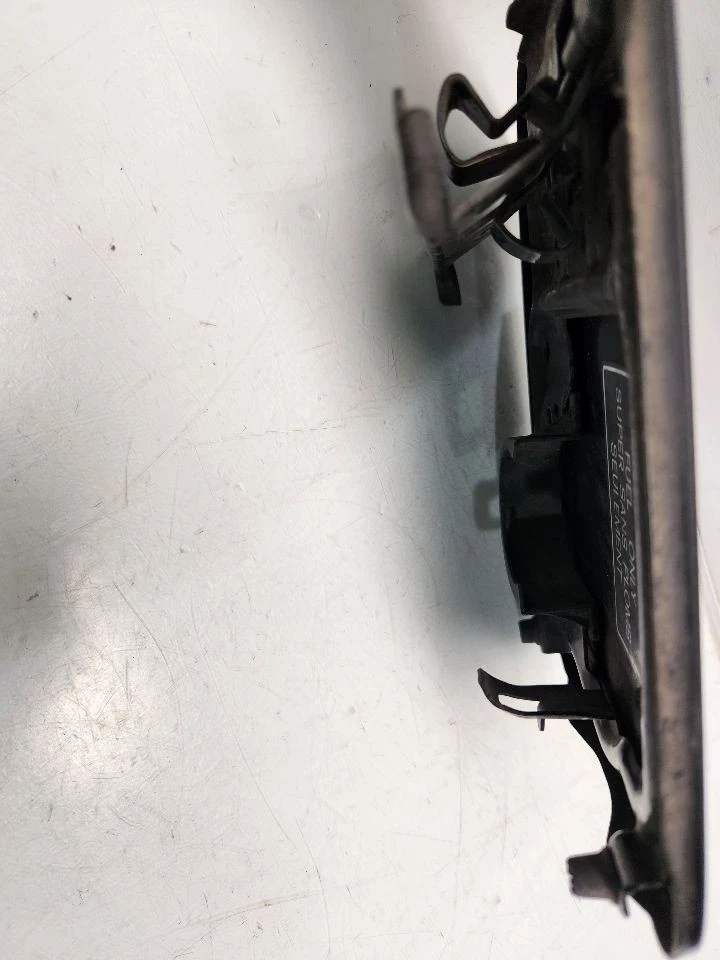 Infiniti G37 2013 (sedán) puerta de llenado de combustible *negro/KH3* Foto 3 de 4